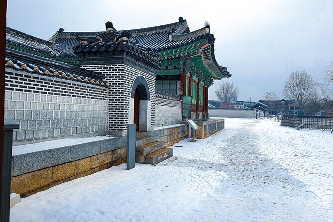 Suwon Fortress and Palace Tour with Optional Food Experience - Exploring Suwon’s Fortress and Palace: A Closer Look