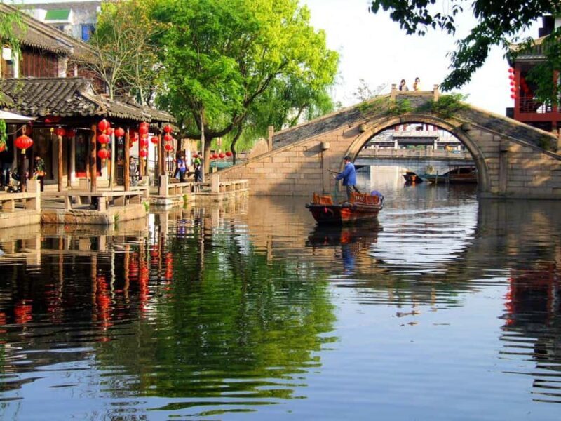 Suzhou: Lingering Garden & Zhouzhuang Water Town Day Tour - Strolling Qili Shantang Street: A Cultural Hotspot