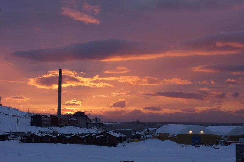 svalbard-snowmobile-adventure-and-ice-cave-exploration