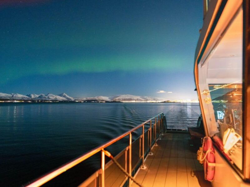 svolvaer-northern-lights-and-full-steam-cruise-with-tasting