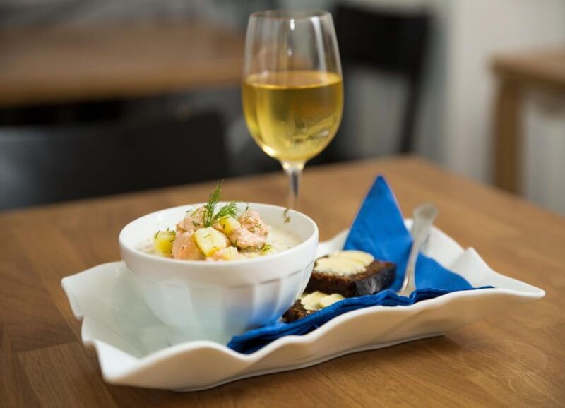 swedish-wine-tasting-tour-in-stockholm-gamla-stan