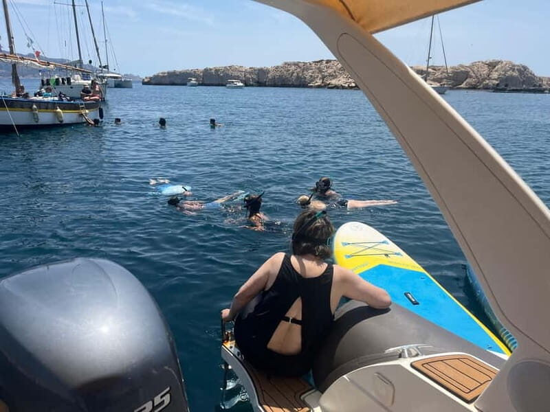 Swimming and snorkeling in the Frioul creeks - An authentic, scenic escape from Marseille