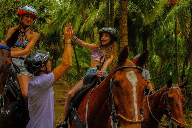 swimming-with-horses-at-the-beach-from-punta-cana-free-transportation