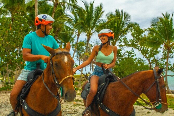 swimming-with-horses-at-the-beach-from-punta-cana-free-transportation