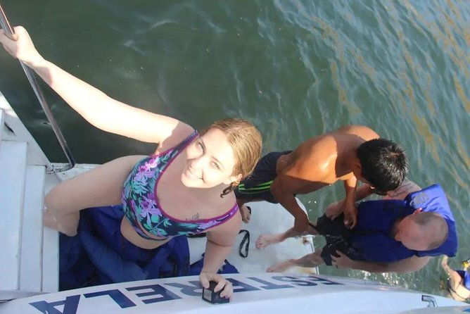 swimming-with-sea-lions-in-lima