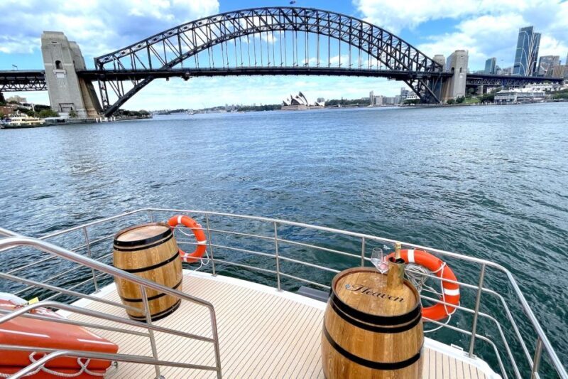Sydney: Intimate Vivid Harbour Cruise with Canapes - An In-Depth Look at the Vivid Harbour Experience