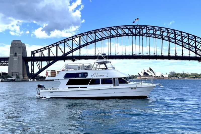 Sydney: Intimate Vivid Harbour Cruise with Canapes - FAQ