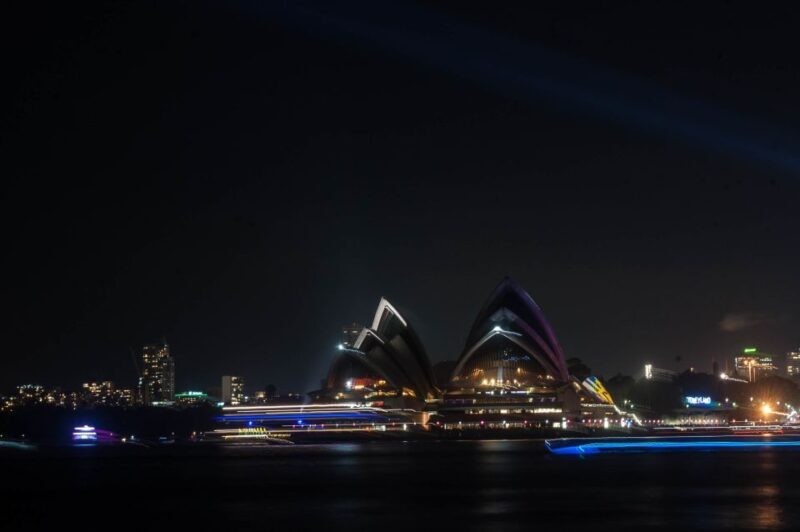 Sydney: Vivid Festival of Light Harbor Cruise with Dinner - Exploring the Sydney Vivid Festival of Light Harbor Cruise with Dinner