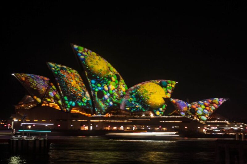 Sydney: Vivid Festival of Light Harbor Cruise with Dinner - Final Thoughts