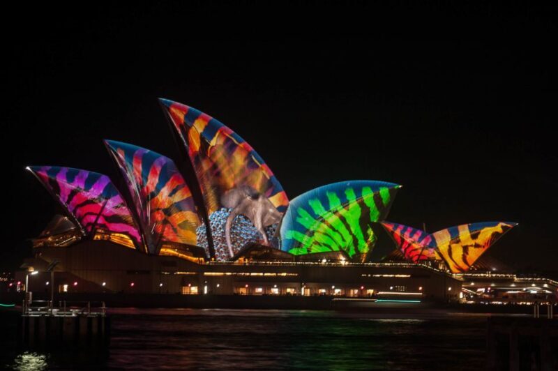 Sydney: Vivid Festival of Light Harbor Cruise with Dinner - FAQs