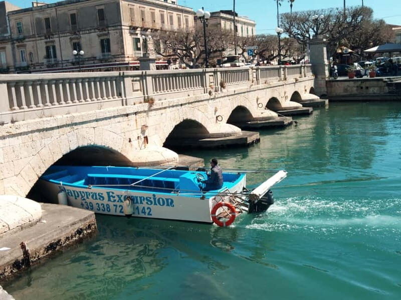 Syracuse: boat tour of the sea caves and Ortigia, Papyrus Excursion - The Boat and Group Size