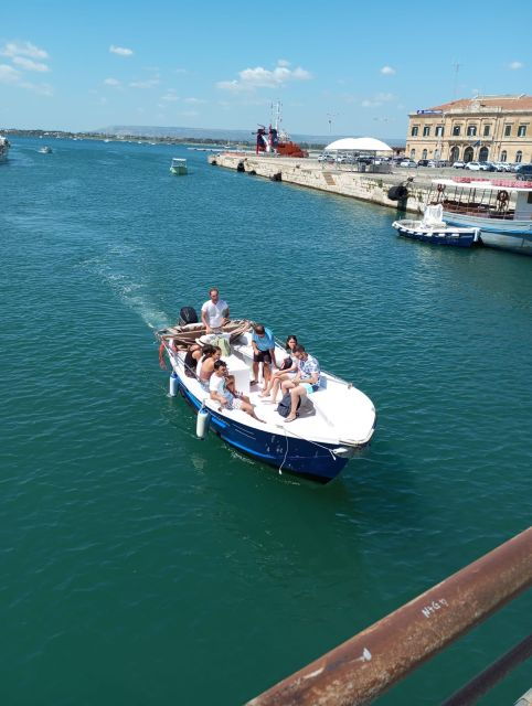 syracuse-boat-tour-ortigia-islandseacaves-and-explanations