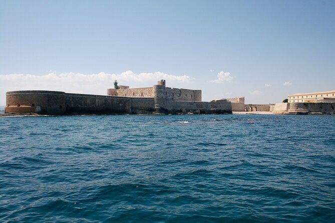 syracuse-half-day-boat-tour-along-ortigia-island-2
