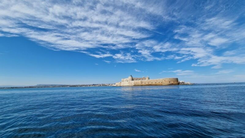 syracuse-pillirina-ortigia-and-sea-caves-tour-by-boat