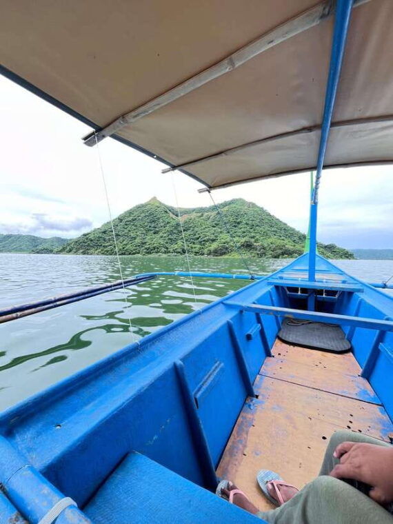 taal-volcano-lake-boating-around-the-lake