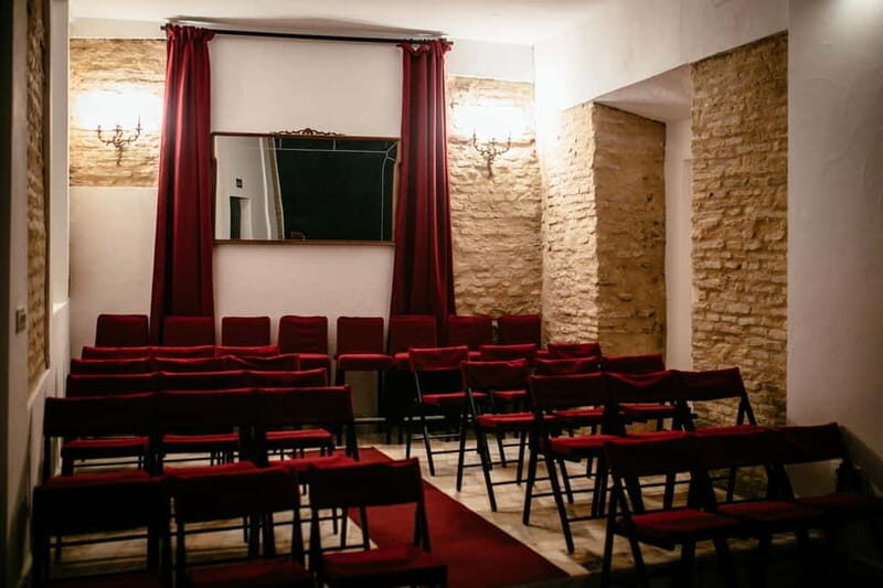 Tablao Flamenco La Exclusiva in Seville and Tinto de Verano - FAQs