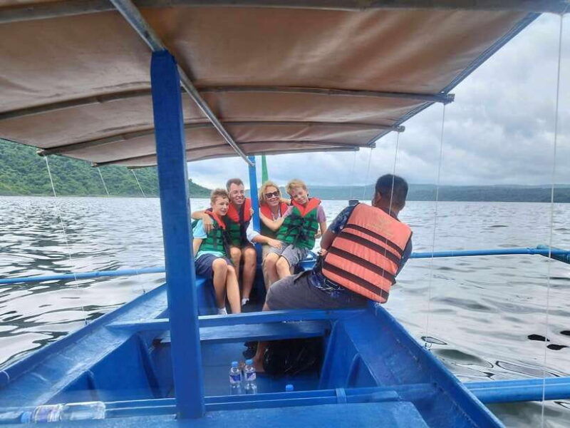 tagaytay-taal-lake-cruise-tagaytay-day-tour-from-manila