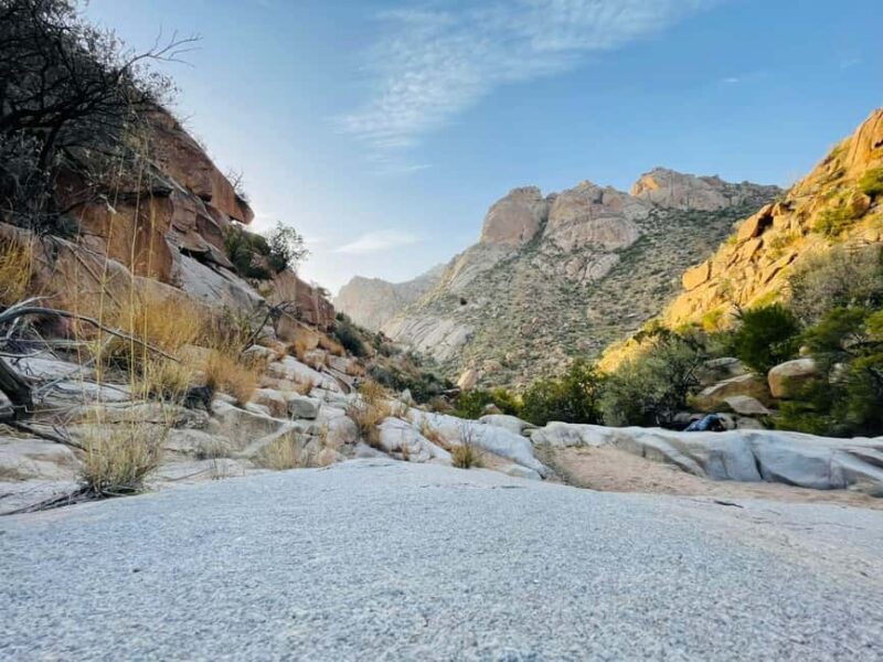 Taif: Al-Makhadah Valley Hiking Tour with Snacks - The Itinerary and Trail Experience