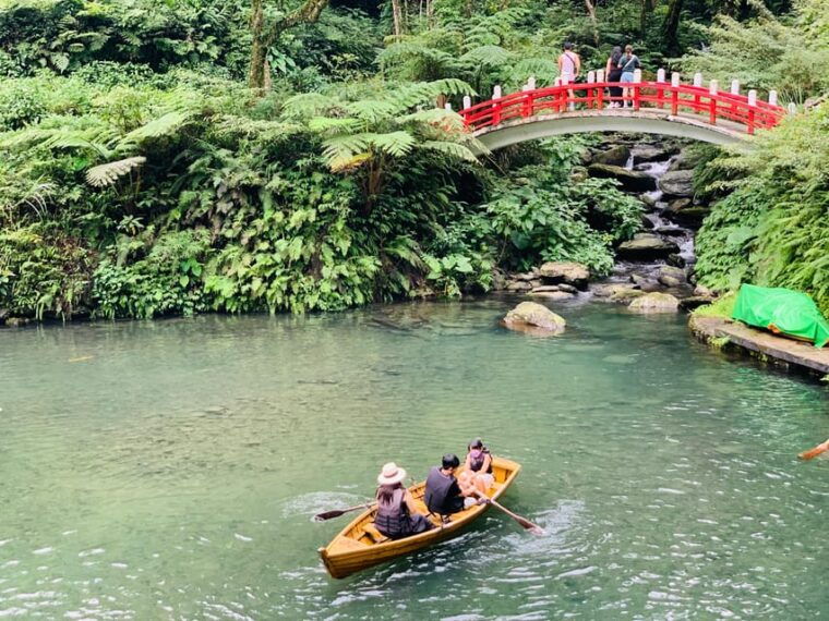 taipei-8-hours-private-day-tour-in-wulai-with-benz-vito