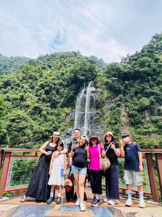 taipei-8-hours-private-day-tour-in-wulai-with-benz-vito
