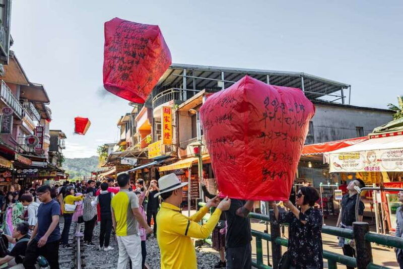 taipei-jiufen-night-view-and-shifen-day-tour