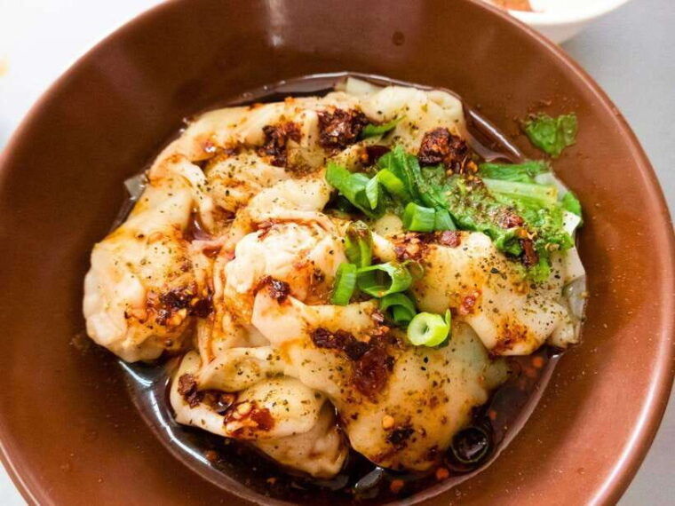 taipei-local-favorite-food-tour-in-golden-lane-full-lunch