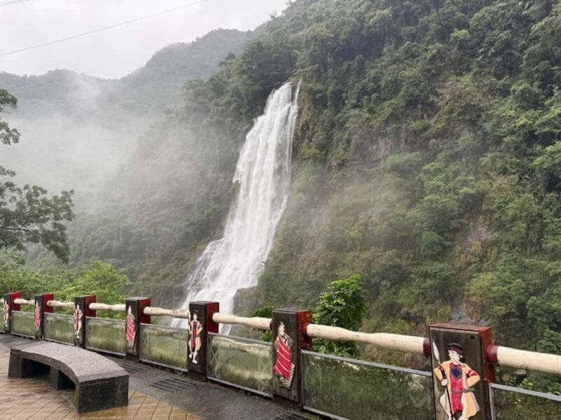 Taipei: Neidong Forest, Luxury Hot Spring & Bitan Boat Ride - Exploring the Neidong Forest Trails