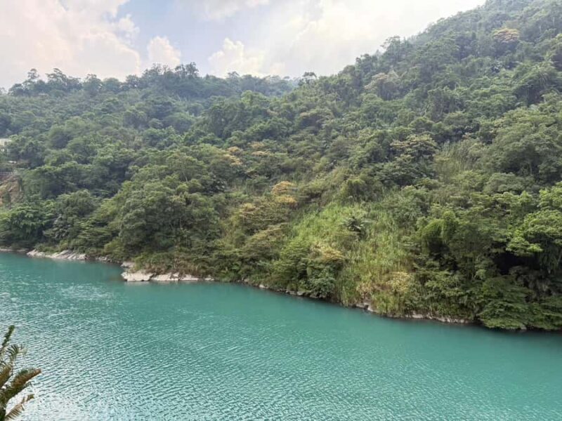 Taipei: Neidong Forest, Luxury Hot Spring & Bitan Boat Ride - Scenic Drive and Bitan Riverside