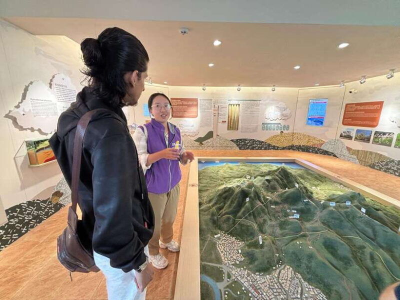 taipei-yanmingshan-walking-tour-qingtiangang-grassland