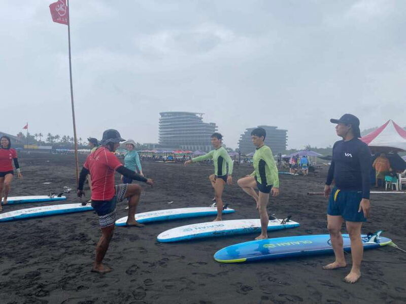 taiwan-private-or-group-surfing-lesson