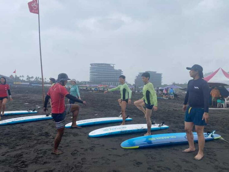 taiwan-private-or-group-surfing-lesson
