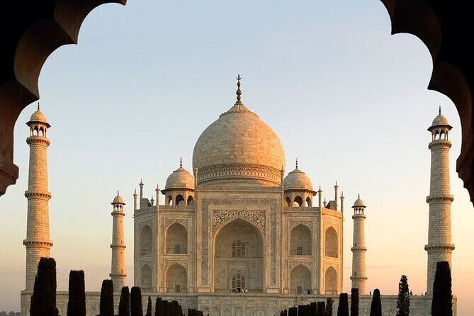 Taj Mahal and Agra Wonders from Delhi - An In-Depth Look at the Taj Mahal and Agra Wonders from Delhi
