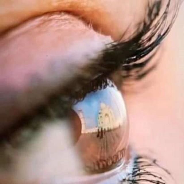 Taj Mahal with Professional Photoshoot - Traditional Attire & Cultural Touches