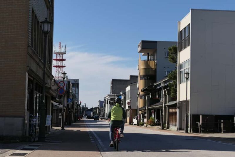 Takaoka: Mama-chari bike tour with Guide - The Ride Through Historic Streets