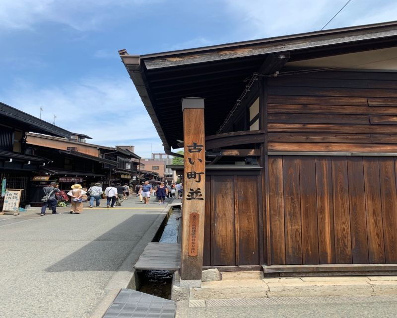 takayama-old-town-guided-walking-tour-45min