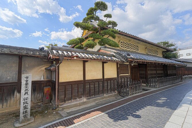 takehara-historical-townscape-sake-tasting-rabbit-island