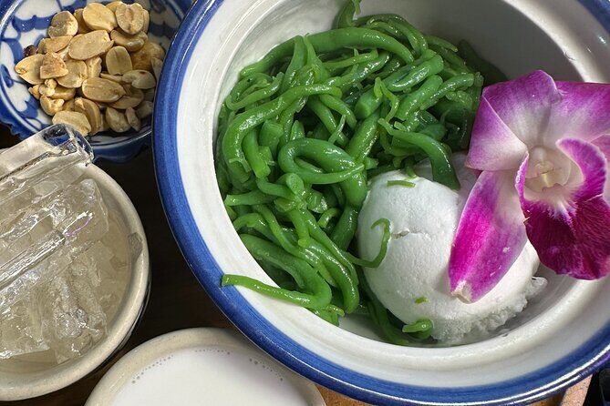 Taladnoi and Yaowarat Road. - Why This Tour Is Worth Considering