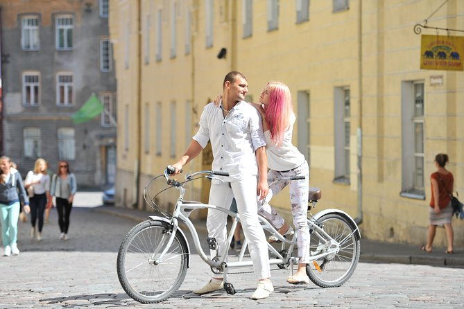 tallinn-1-hour-romantic-photo-tour