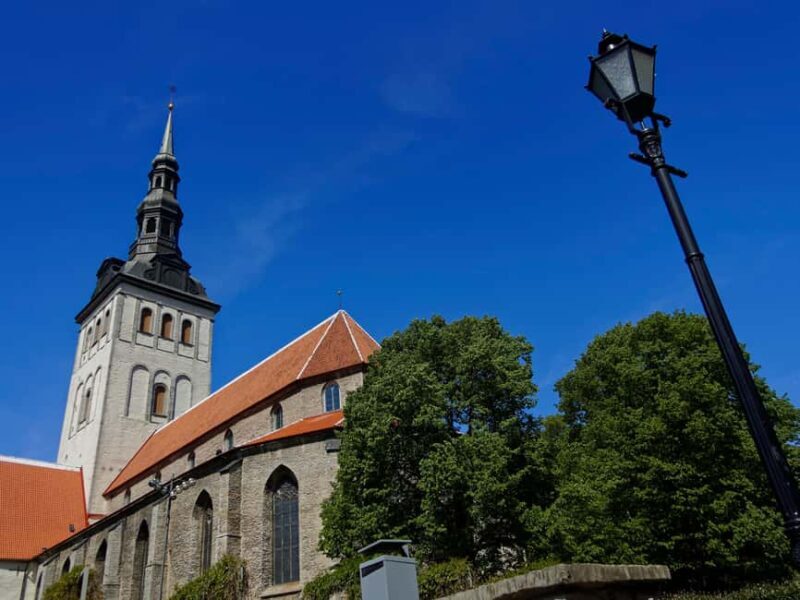 Tallinn Classic: Old Town and Kadriorg District Guided Tour - Key Points
