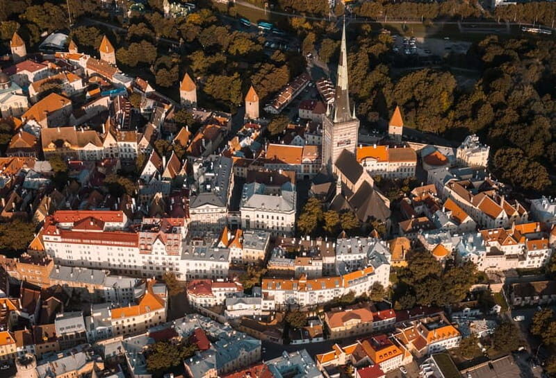 Tallinn: Old Town Tour with Bog Walk - Overview of the Tour Experience