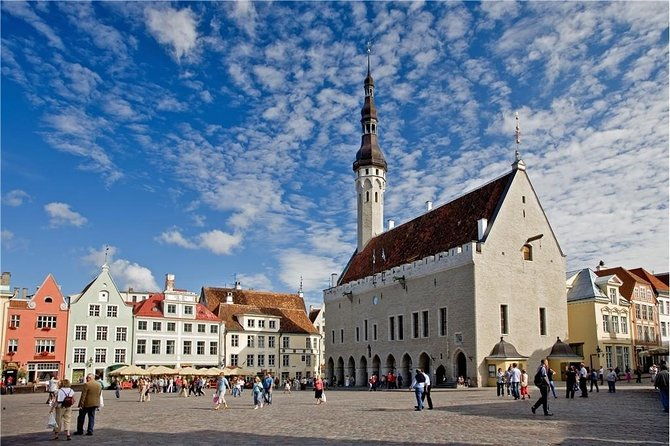 tallinn-sightseeing-tour-by-coach-and-foot