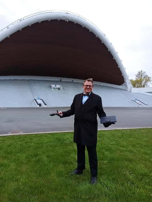 Tallinn singing grounds: story of bees that broke the empire - A Closer Look at the Tour Experience