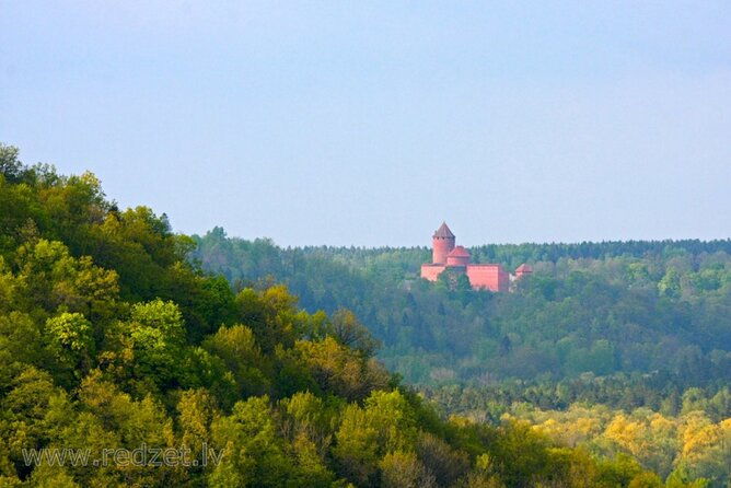 tallinn-to-riga-sightseeing-transfer-2