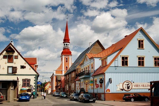 tallinn-to-riga-sightseeing-transfer-2
