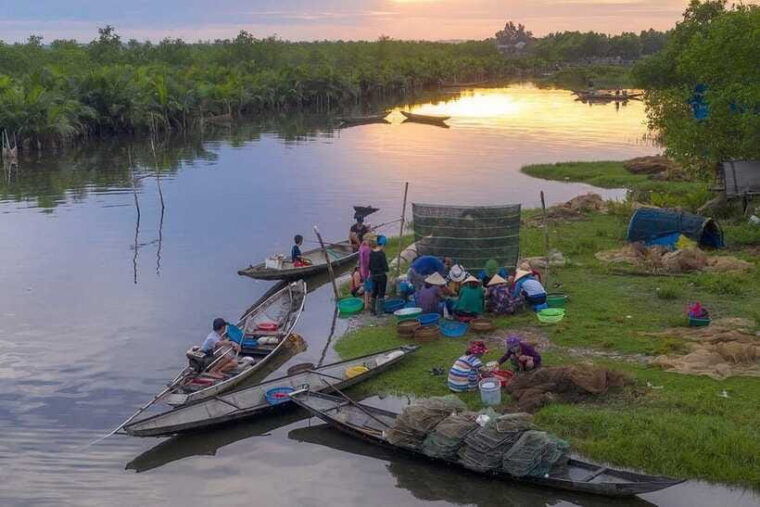 tam-giang-lagoon-sunset-cruise-group-tour-from-hue-city