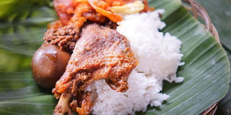 taman-sari-water-castle-sultan-palace-local-food-tasting