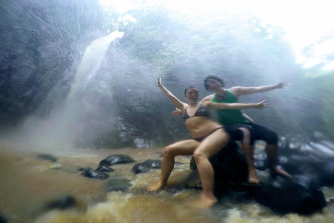 tamanique-waterfalls-cliffjumping-rockclimbing-hiking-and-swimming