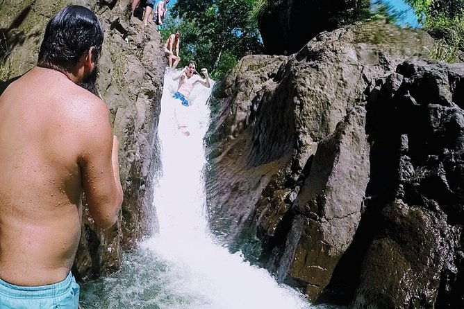 tamanique-waterfalls-cliffjumping-rockclimbing-hiking-and-swimming