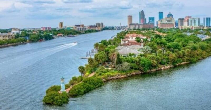 tampa-hillsborough-river-tiki-bar-boat-up-to-13-people