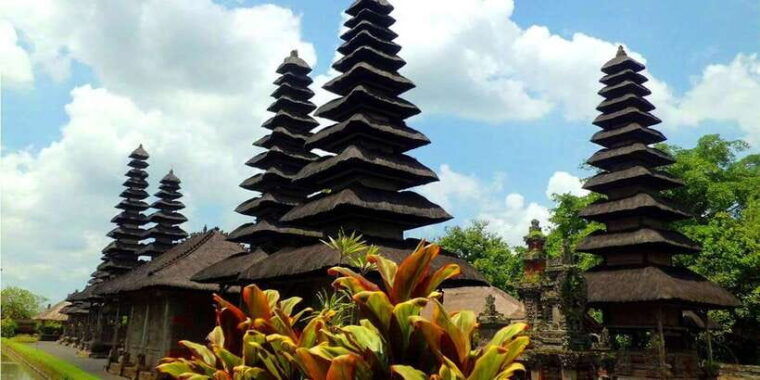 tanah-lot-lovely-sunset-taman-ayun-temple-private-tour
